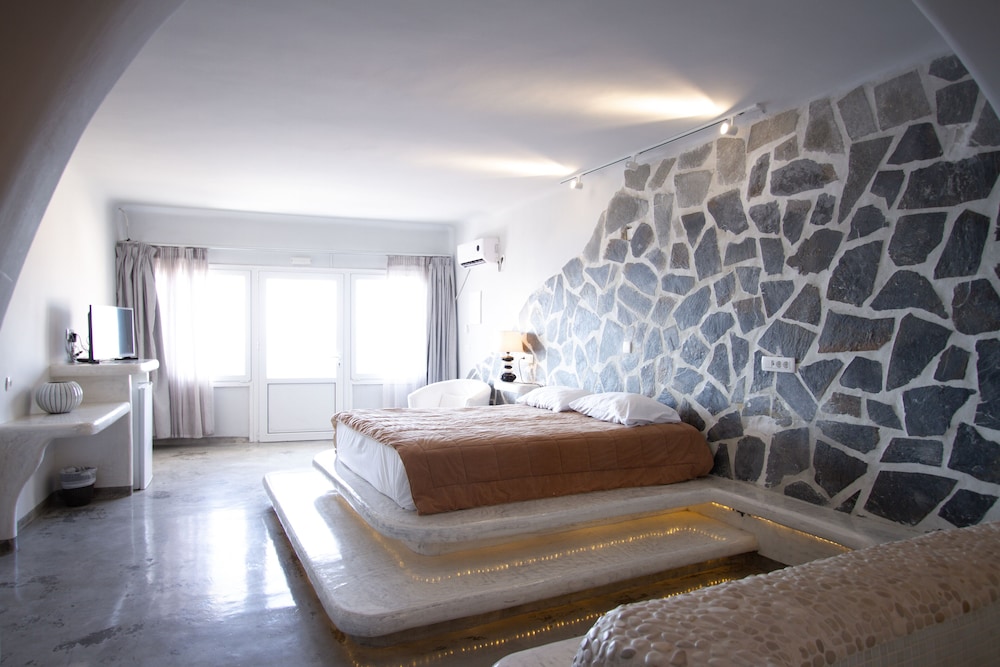 Elegant Suite Caldera View - Photo 5