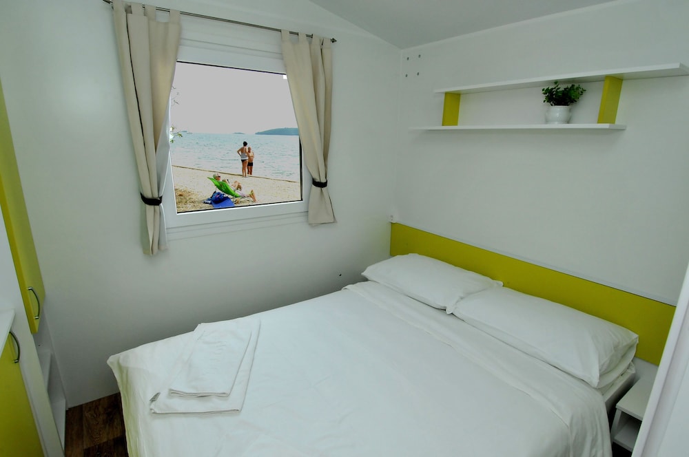 Premium Mobile Home, 2 Bedrooms, Terrace photo 2