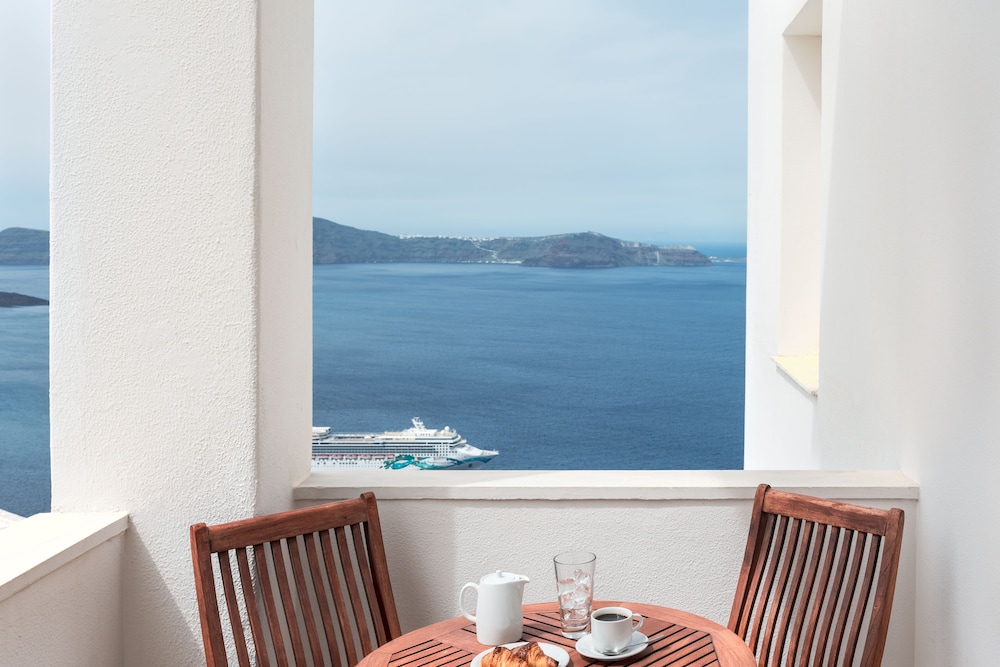 Classic Double Or Twin Room, Balcony (Side Caldera View), photo 6