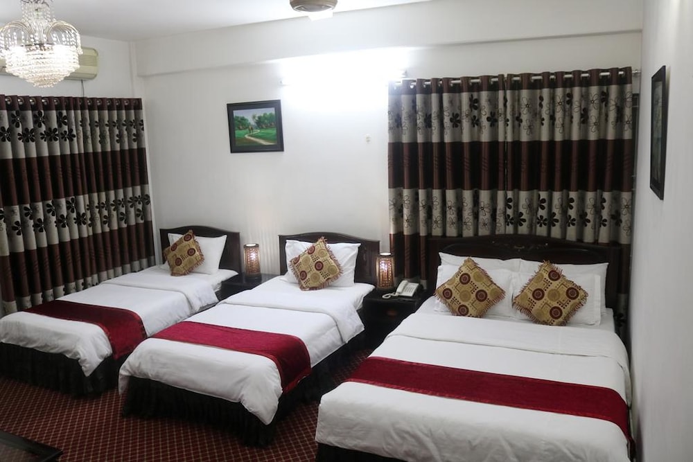 Deluxe Quadruple Room, 1 Bedroom, Smoking, Bathtub photo 1