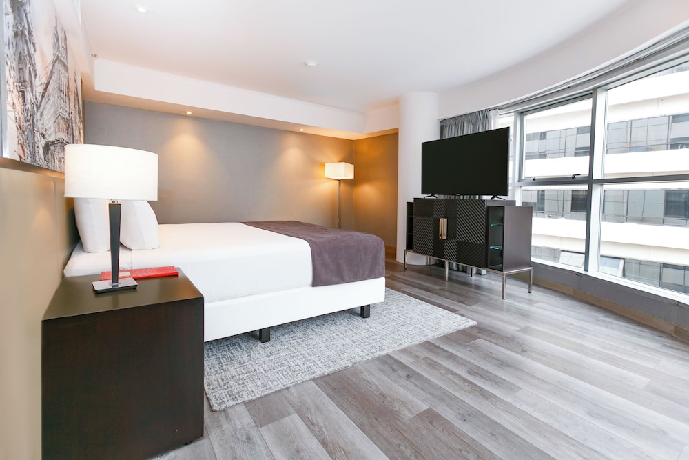 Suite, 1 King Bed, Corner