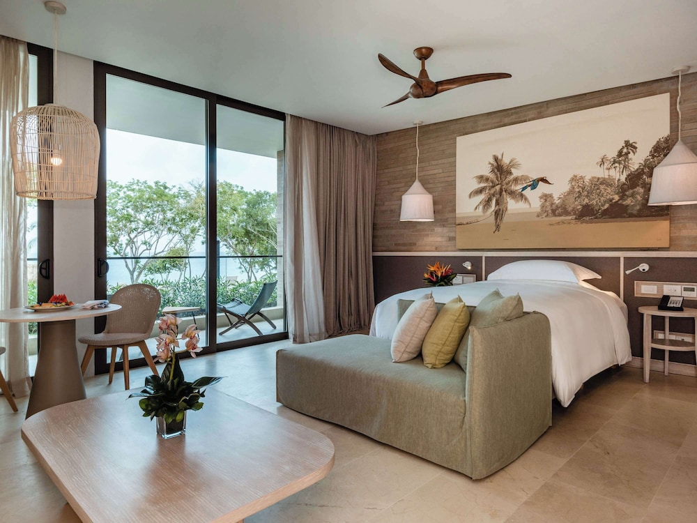 Junior Suite 1 King, Beach Front - Photo 9