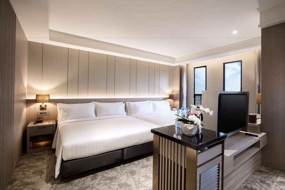 Superior Quadruple Room, 2 Double Beds, Hot Tub, City View (Muslim Friendly) photo 2