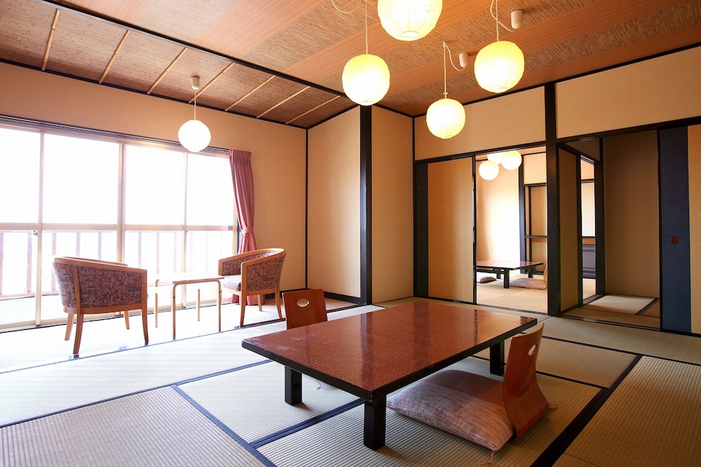 Japanese Style Room for 5 Guests, Shared Bathroom, 2F photo 3