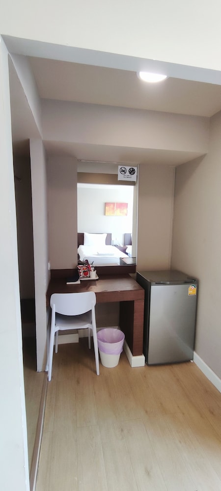 Standard Twin Room - Photo 4