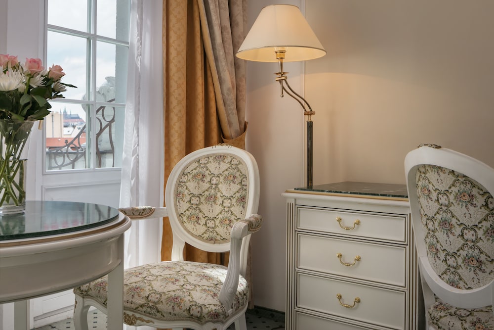 Junior Suite, City View (Twin) thumbnail 6