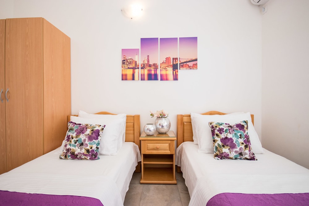 Standard Double or Twin Room - Photo 12