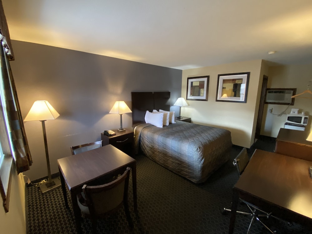 Standard Room, 1 King Bed photo 1
