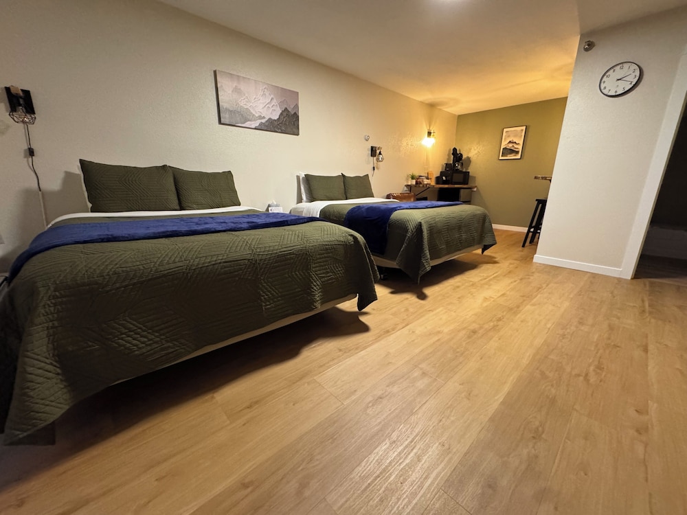 Standard Room, 2 Queen Bed, Pet Friendly photo 1