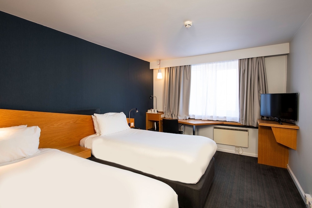 Standard Room, 2 Twin Beds (with Free Hot Breakfast) - Photo 4