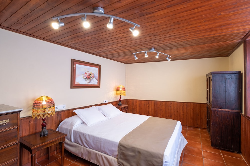 Basic Double Room, 1 Queen Bed photo 3