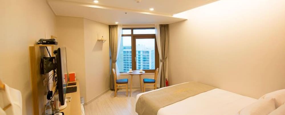 High Deluxe Twin Room, Ocean View - Additional person fee pay upon arrival photo 2