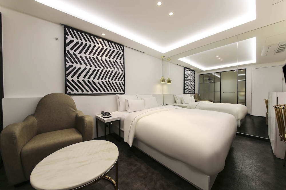 Deluxe Room - Photo 9