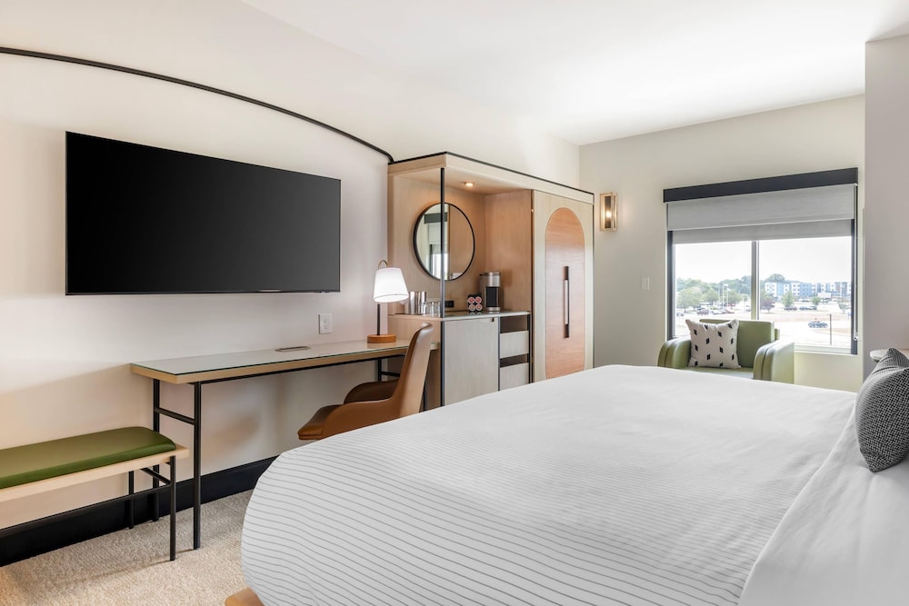 Room, 1 King Bed, Non Smoking - Photo 4