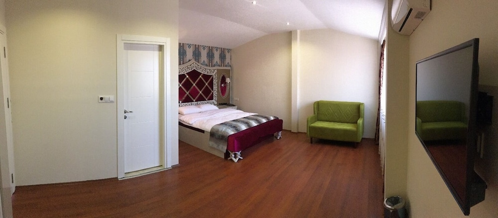 Standard Triple Room, City View photo 1