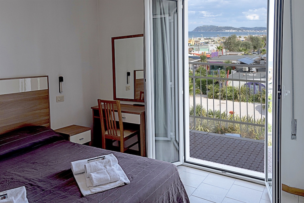 Single Room, Sea View