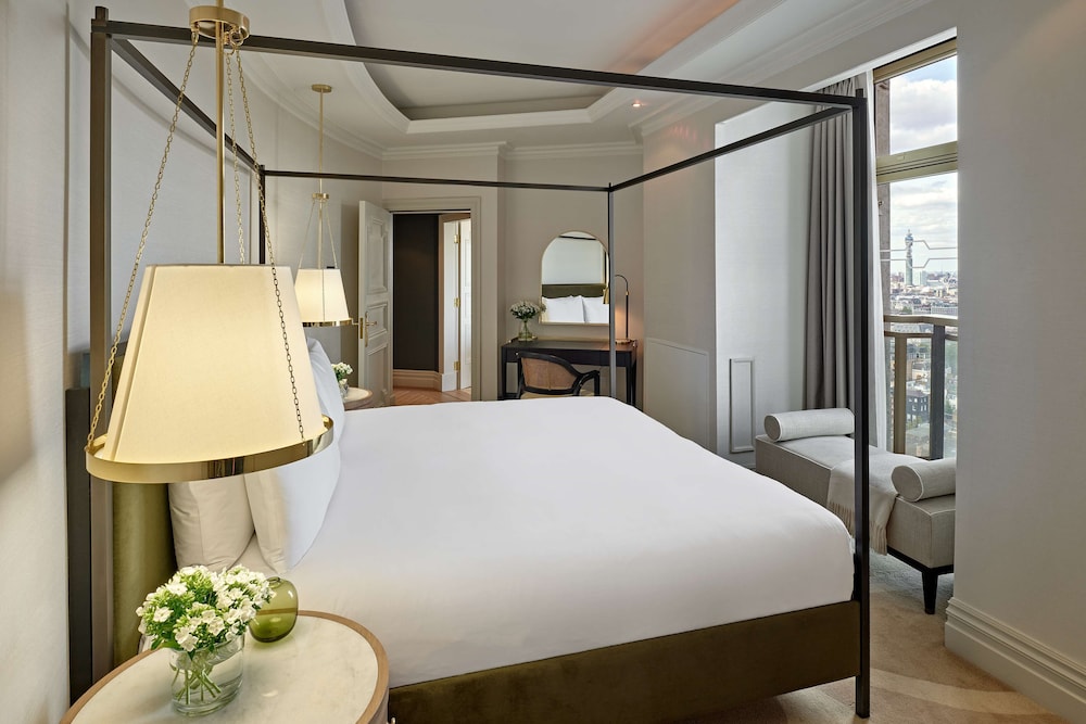 Suite, 1 King Bed (Newly Refurb Kensington Suite, 27th F)