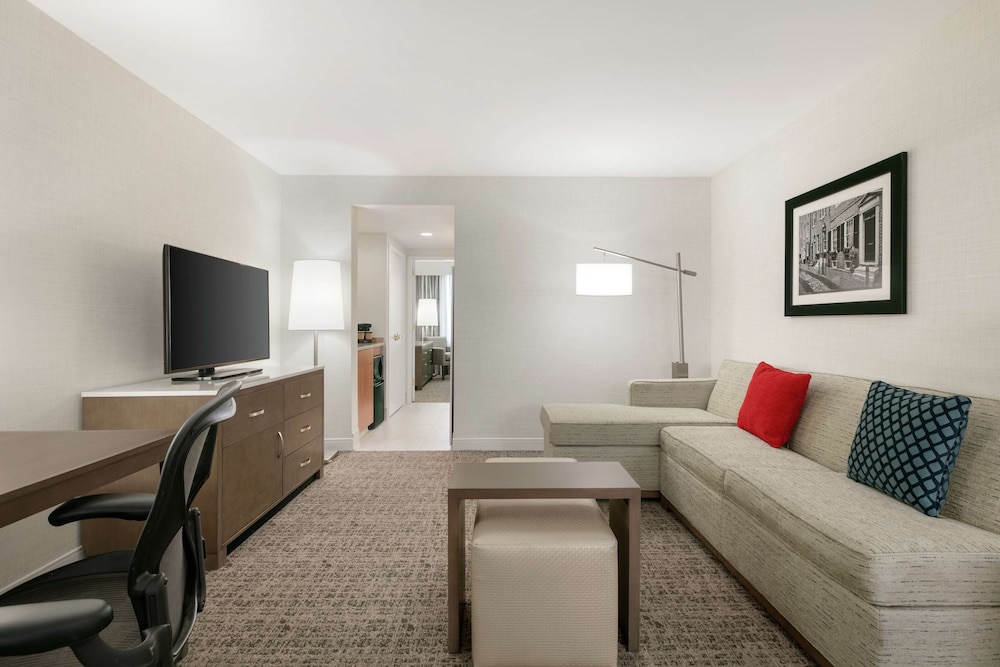 Suite, 1 King Bed - Photo 2