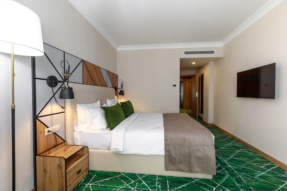 Suite, 1 King Bed, Non Smoking (Wellness) photo 3