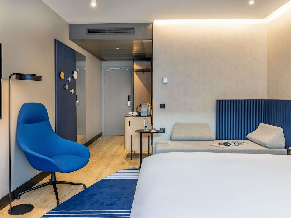 Executive Room, 1 Queen Bed with Sofa bed photo 3
