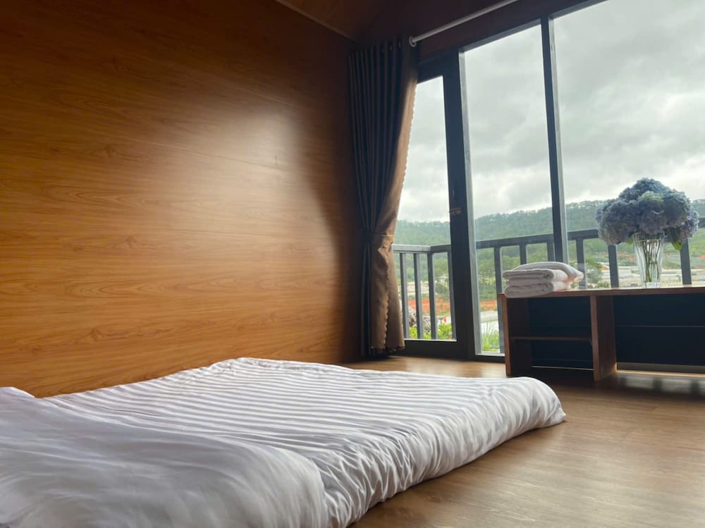 Deluxe Double Room, Balcony, Hill View photo 3