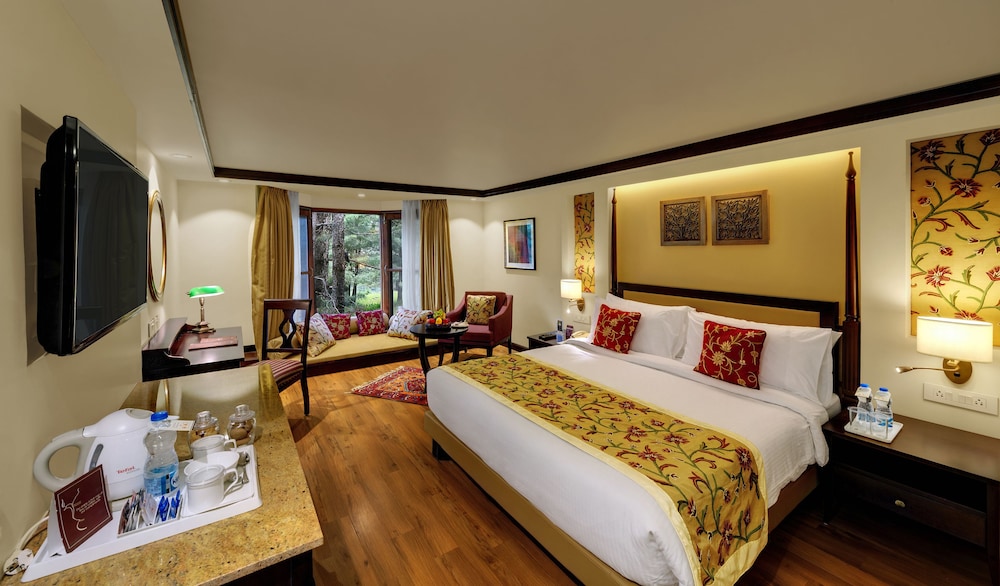 Deluxe Room, 1 Queen Bed (Premier Room) photo 3