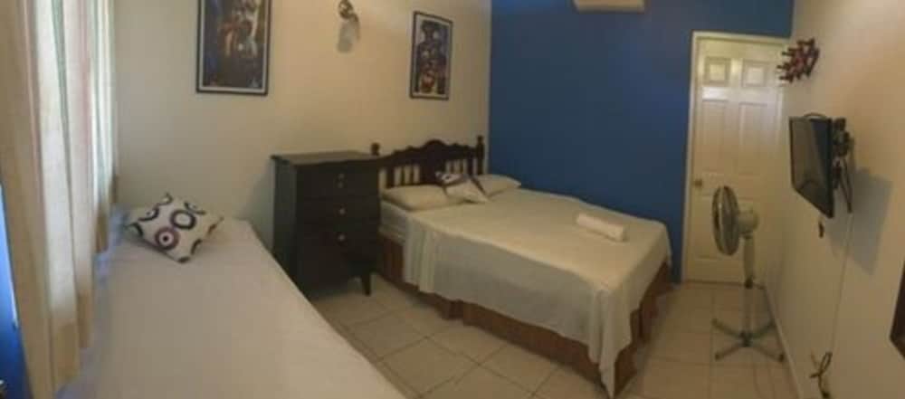 Standard Triple Room, Multiple Beds, Non Smoking photo 1