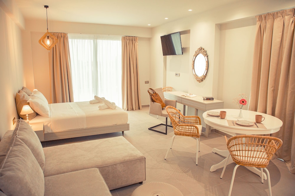 Superior Suite with outdoor hot tub and sea view