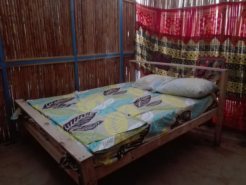 Basic Double Room, 1 Double Bed, Shared Bathroom photo 2