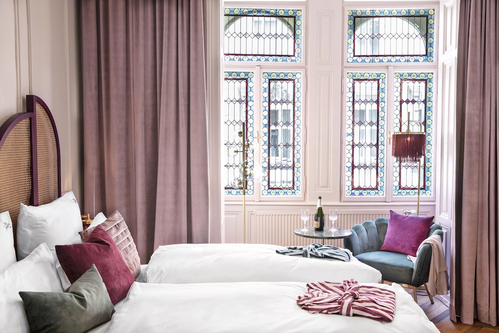 Josefine Historique - Double Room with Balcony or Art Deco Stained-Glass