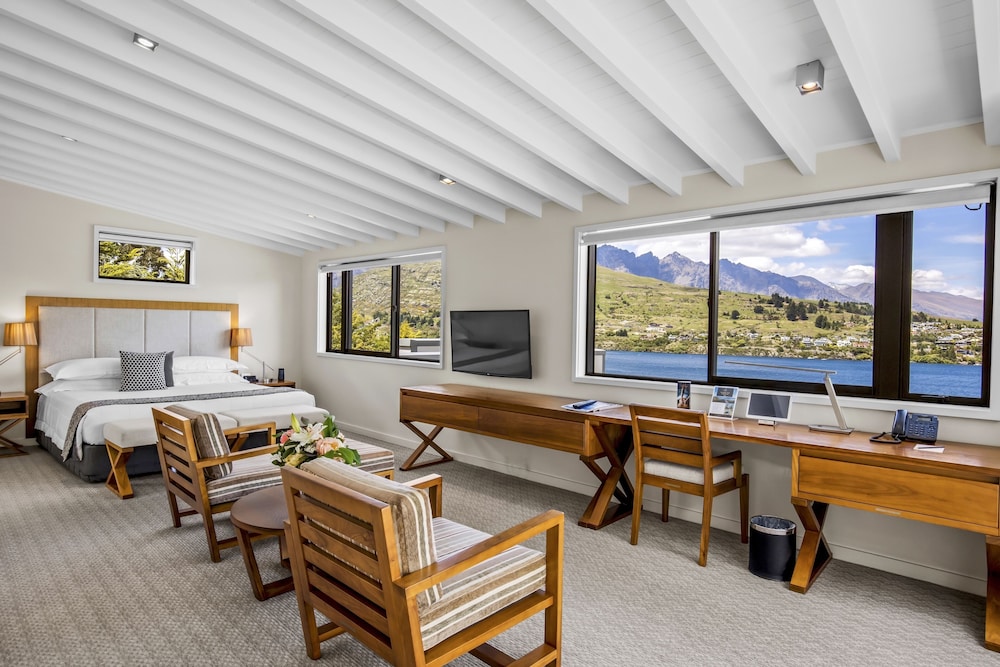 Executive Penthouse, 2 Bedrooms, Lake View