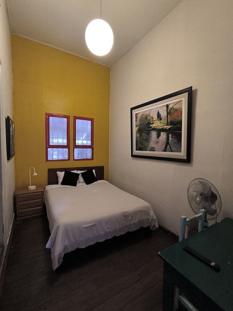 Basic Double Room, 1 Queen Bed, Ensuite photo 2