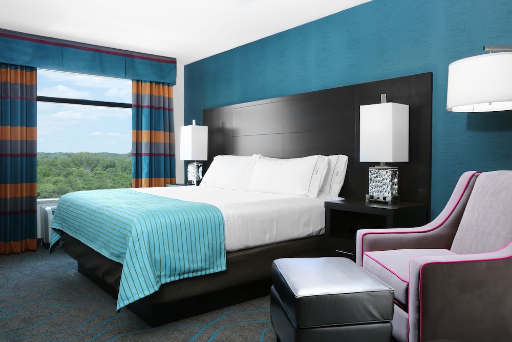 Suite, 1 King Bed, Accessible (Communications)