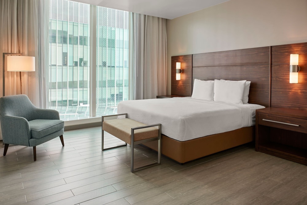 Suite, 1 Bedroom - Photo 1