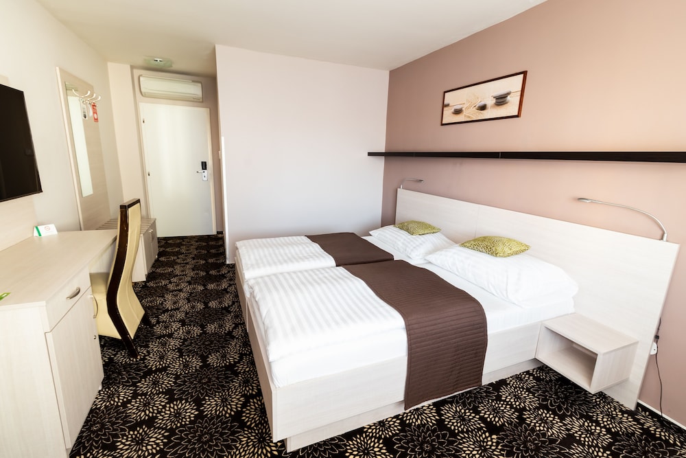 Standard Double Room, Annex Building - Photo 6