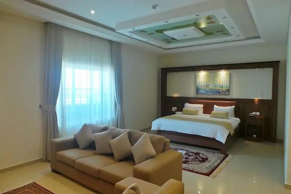 Family Room, Balcony, City View photo 2