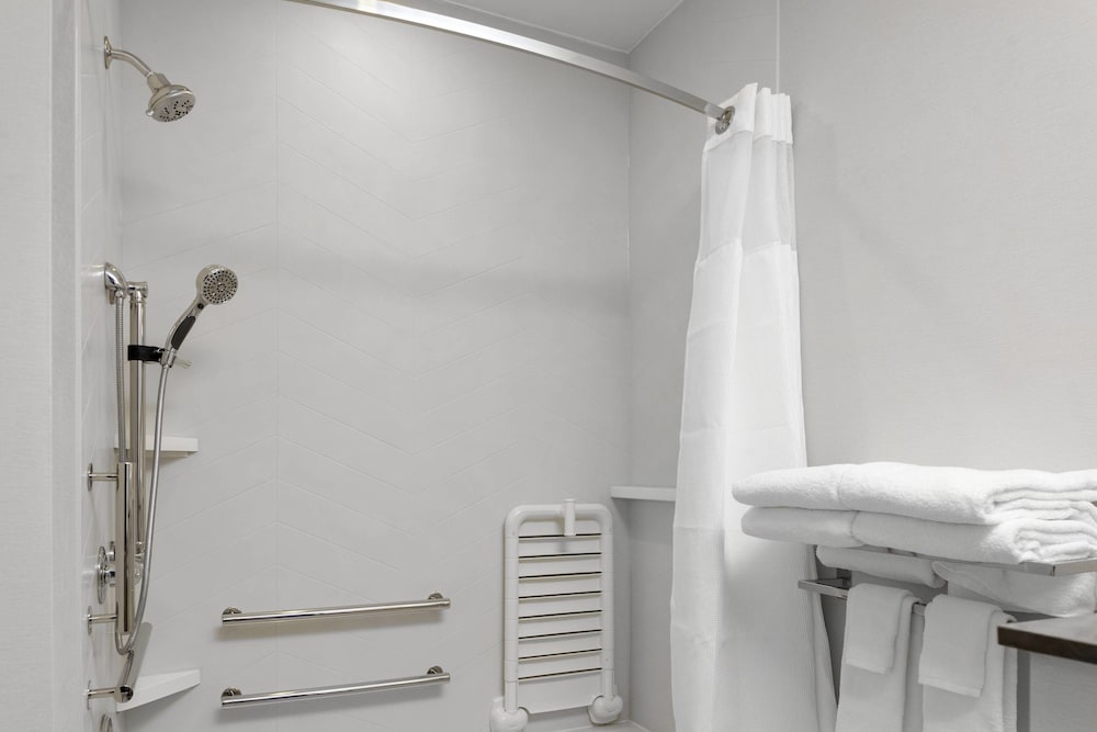 Room, 2 Queen Beds (Mobility Accessible, Tub) - Photo 3