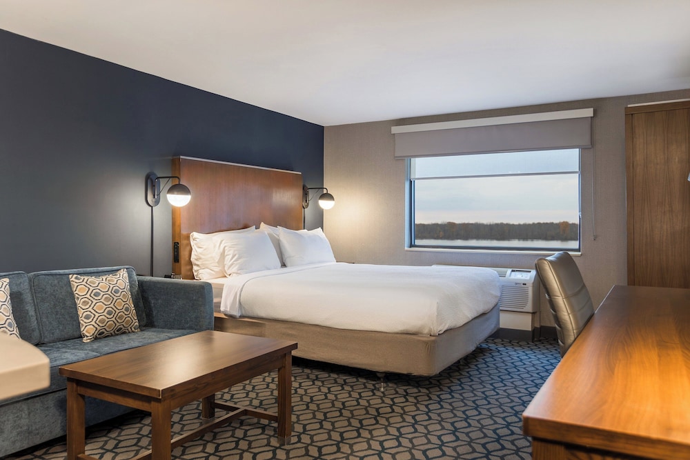 Standard Room, 1 King Bed, River View - Photo 13