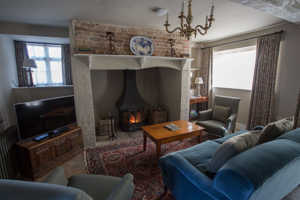 Old Thatch Cottage photo 1