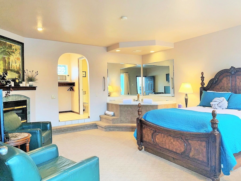 Suite, 1 Queen Bed, Hot Tub