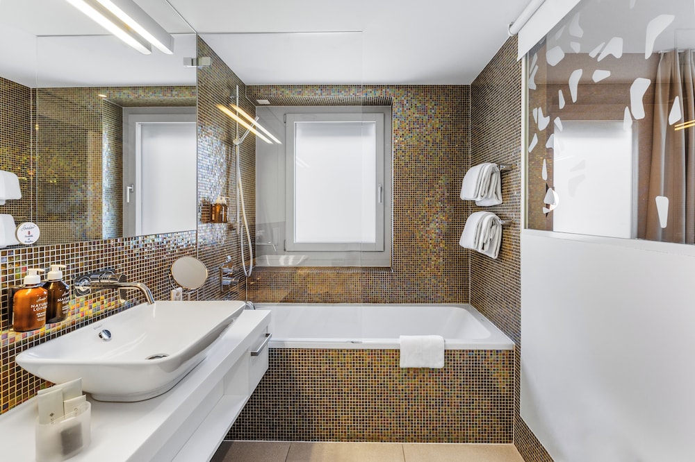 Executive Double Room - Photo 13