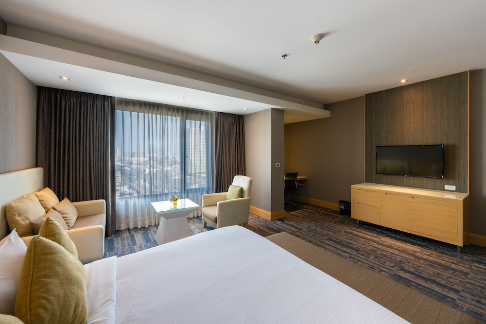 Junior Suite, 1 Double Bed, Bathtub - Photo 2