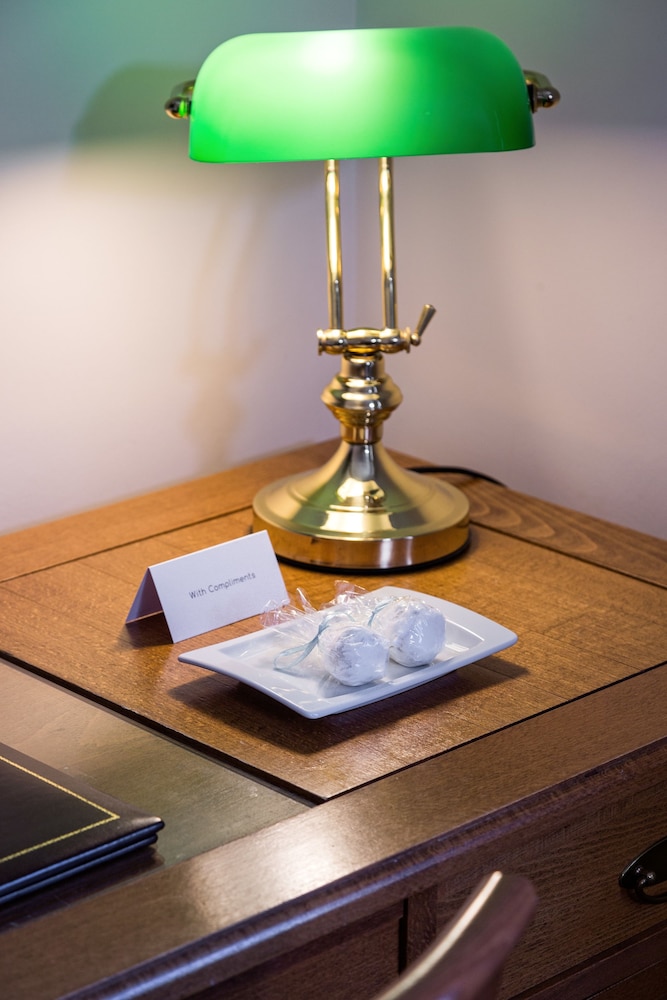 Suite - Photo 1