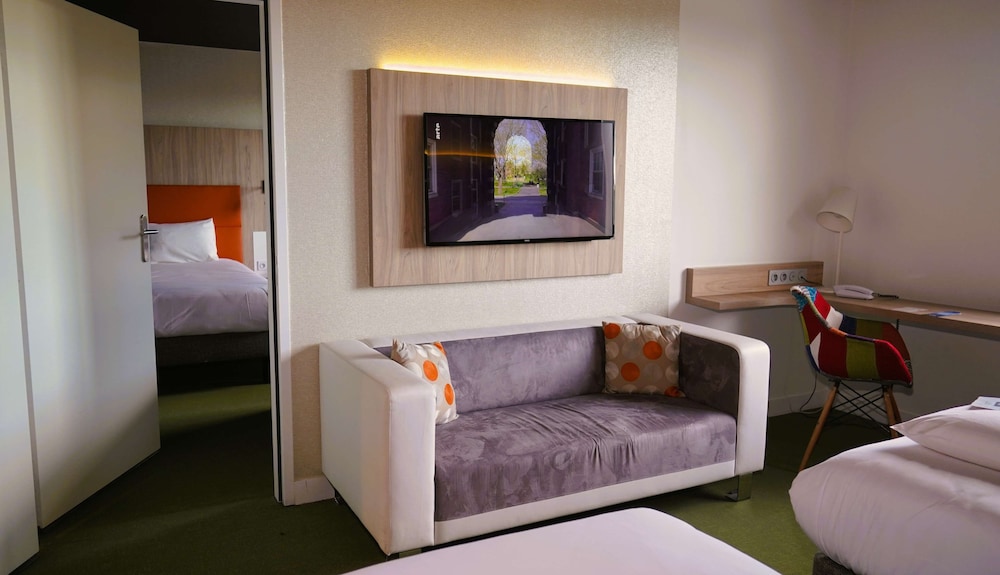 Standard Room, Multiple Beds - Photo 3