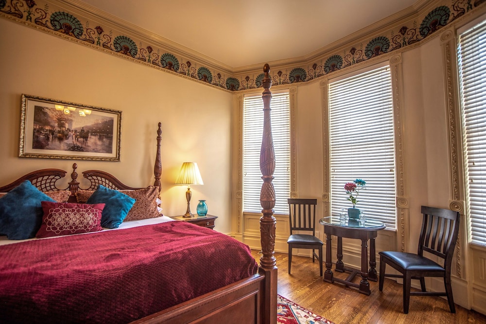 Suite (The Anniversary Inn) photo 2