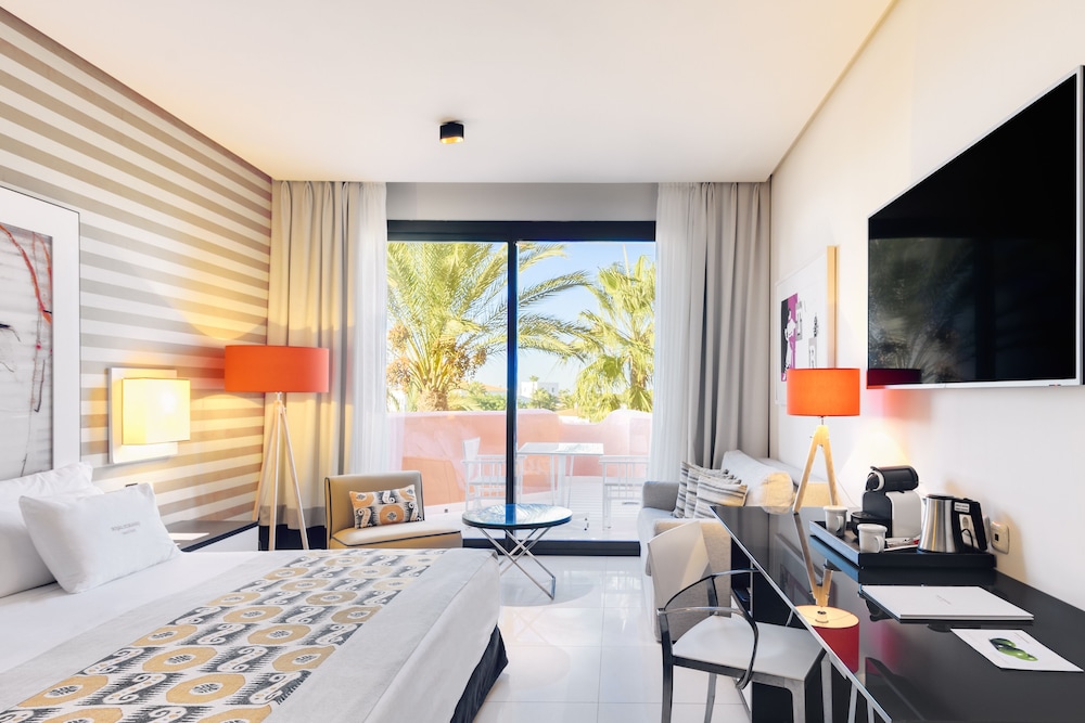 Deluxe Room - Photo 3