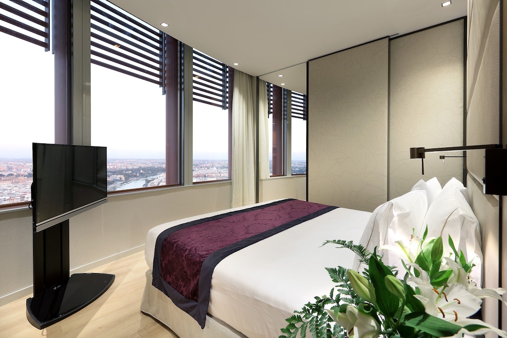 Deluxe Single Room thumbnail 5