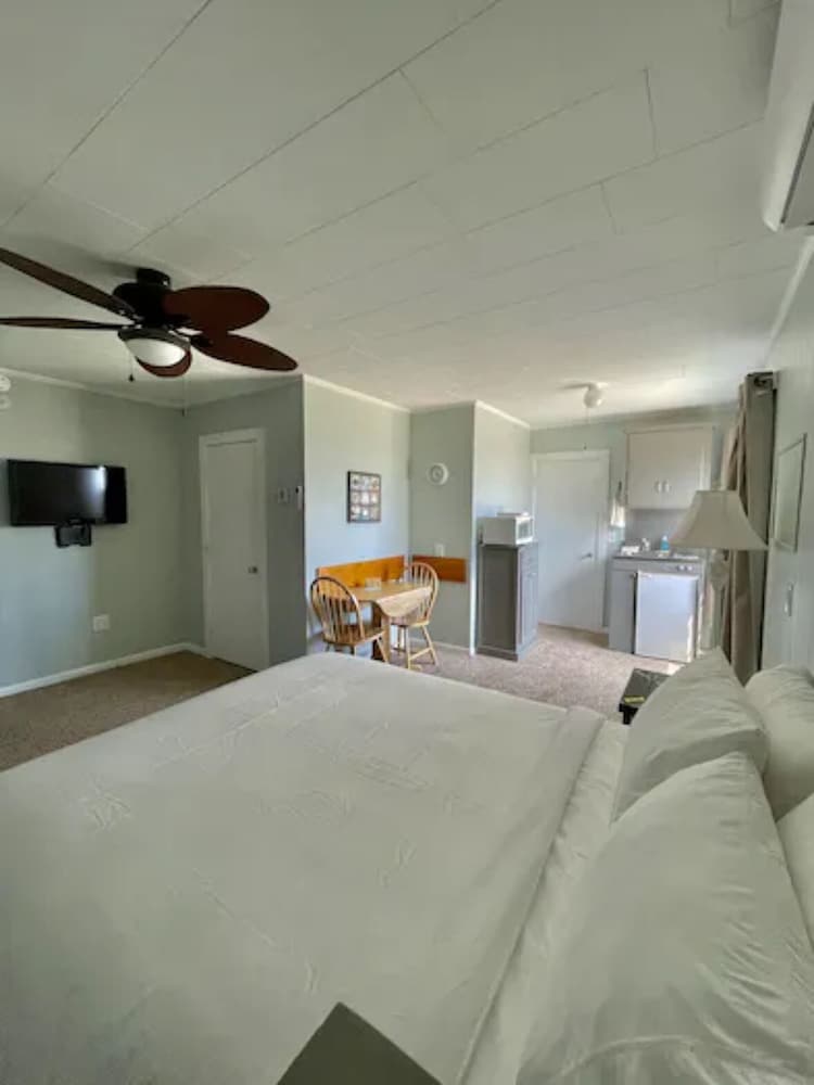 Room, 1 Queen Bed, Kitchenette photo 1