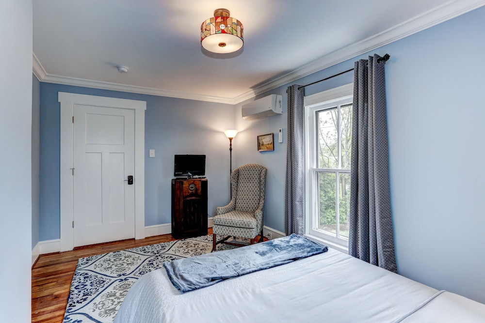 Hawksbill Room photo 3