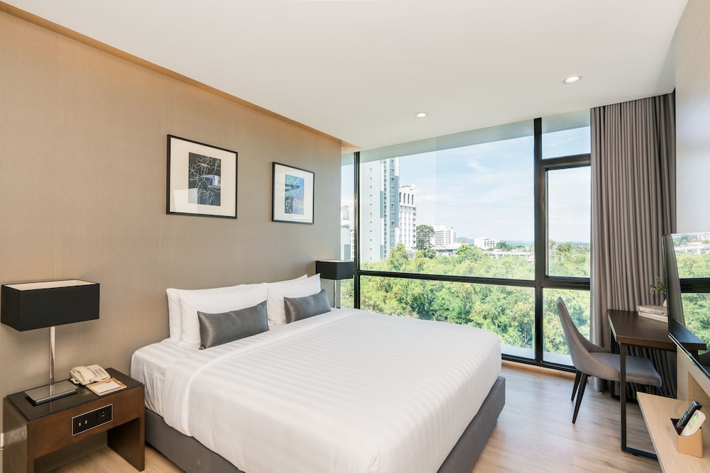 Grand Suite Room with Kitchenette - Photo 4